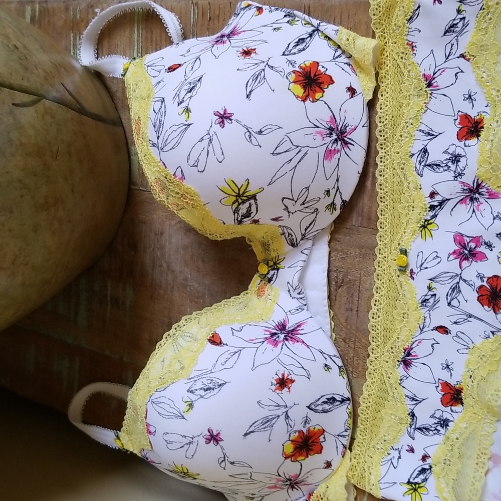 NWOT b.tempt'd Bra & Panty Set - SZ 32D/S - Picture 3 of 12